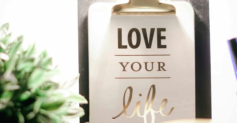 Virtual Coaching - Love Your Life Clipboard Decor